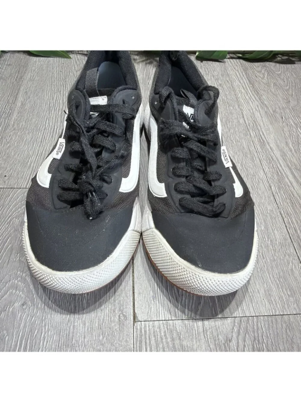 Vans Ultrarange Exo Black White Skate Casual Shoes Sneakers Women Size 8